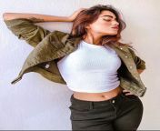 Simi Das navel in white t-shirt and green jeans with green shirt from sunaina navel desifakes