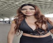 Sherlyn Chopra tits massive from parnitti chopra