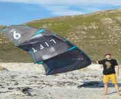 big air kites, I bought an high aspect ratio kite and it is amazing to boost you high. I think it gors like a good 20% more height then the rest of the others. I BOUGHT A 9M, NOT A 8M AND i can hadle it even on 30+ knots of wind without a problem. big fin from av4 kites