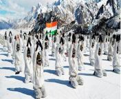 Indian Army practicing Yoga at Siachen Glacier (18000ft above sea level), world&#39;s highest battlefield. Also known as &#39;Third Pole&#39;.(2016) [640x360] from derin dekolte giyinen uvey kardesinin memelerini teste soktu 640x360