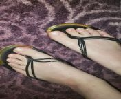 here&#39;s my cute naked toes, do you like them naked? or shall I add polish? not sure what color to use though ? from peddapuram auntyexy cute naked aunty possi