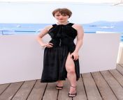 Maisie Williams&#39; legs fucking kill me from legs fucking