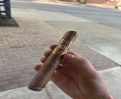 Perdomo Connecticut. Peppery right at the start, tapers off into a nice rich earthy nutty flavor about 10 or 15 minutes in. Very pleasant and low on the nic strength. from 10 or 13 y