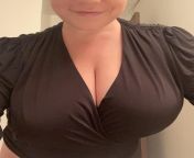 Braless cleavage ? from braless cleavage aunty