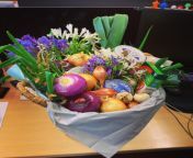 Well, my birthday was RUINED by my workmates... got back to my desk to find this evil concoction of twisted, layered TRASH... (even the flowers were of the onion family) from cpvls onion tocctres