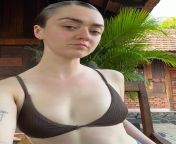 Maisie Williams is so fucking tight, I want to lift her off her feet, pin her against a wall and fuck her pussy until she screams for me. from fucking her on a table and creaming her pussy with my sperm she starts masturbating with my cum