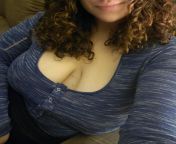 Just a little harmless cleavage tease from aunty cleavage 2