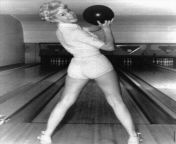 Barbara Eden bowling in 1962 from burnswick bowling