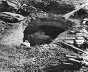 Red Army soldier dead in his foxhole, 1941 [578x800] from army red breaking in