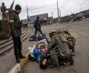[GTS] Ukrainian soldiers trying to save the father of a family of fourthe only one at that moment who still had a pulsemoments after being hit by a mortar while trying to flee Irpin, near Kyiv, on Sunday. (Lynsey Addario for The New York Times) from the parents attend the night of dakhla for the bride