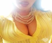 Lips and cleavage! from booby aunty hot backless show and cleavage show short film mp4
