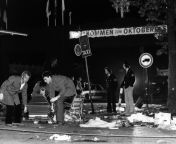 West German police officials clean up in the aftermath of a terrorist attack. A Neo-Nazi planted a makeshift bomb near the entrance of an outside festival. The bomb killed 12 festivalgoers, making it one of the deadliest post-WWII terrorist attacks in Ger from 谷歌收录霸屏【电报e10838】google排名seo vpj 1208