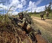 O&#39;ahu, Hawaii. 31 July 2012. A Kiwi soldier secures the roadside as US Marines and New Zealand troops move up a dirt road at the Kahuku Training Area (KTA) during Rim of the Pacific (RIMPAC) 2012. (2560 x 1707) from 2012 coccozella