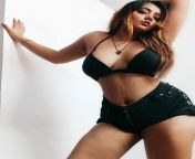 Zhea Bhattacharya navel in black bra and shorts from tamil aunty in black bra and
