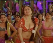 Uff kareena ki sexy cleavage ? lagta hai blouse se nikal jayege Aam ??? from bhai behan ki sexy kahani hot vavi saree se