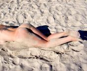 Nackt am Strand und bereit zum einlochen ?Knntest du Wiedersehen?? from nackt am see
