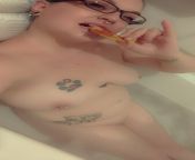 There&#39;s only one way to eat pizza in the bath tub...and that&#39;s with pinkies up! (34/f) from palcomix pinkies playhouse allporncomic