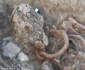 In 2013, the remains of a Roman cemetery were found in south-eastern France. This year, hundreds of Roman graves were discovered, among which were chained skeletons. [634x423] from román crucifixion