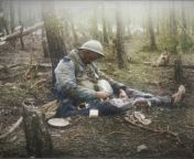 Yemek yerken öldürülen Fransız askeri. 2. Sabot ormanı savaşı. Tarih 27 Ekim 1915 from gizli Ã§ekim