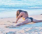 Indo-kiwi Bikini Flexibility from indo ngentot