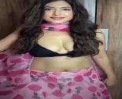 Poonam Rajput navel peak in pink saree and black sleeveless blouse from hot navel show in yello saree