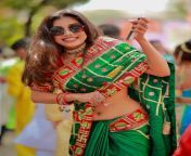 Priyanka Jadhav saree navel show from shalini ajith hot saree navel