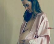Emilia Clarke naked and wearing a fake pregnant bump in her new movie from new movie rel