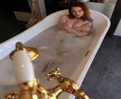Bath ? from sunny leon bath withuot braactress arpi