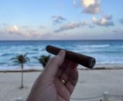 Yolanda custom rolled Toro Pig. Rolled in 2015 at the Hotel Melia Havana in Cuba. Full bodied and delicious. from meike yolanda