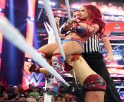 Sasha Banks taking on Becky Lynch &#124; WWE Monday Night Raw - December 28, 2015 from wwe monday night raw en espanol