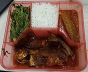 Lunch at the office: torpedo scad in chilli gravy, water spinach, spicy aubergines, and plain white rice. from 奥兰多同城约炮微信f68k69上门服务 scad