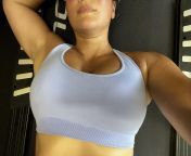 POV you walk into a gym and Im laying on the treadmill [f] from bexicute treadmill