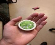 Look how cute! A little mini snus can.. absolutely adorable. Curious as to why the other mini cans by this company aren’t also adorably mini but green is my fav color anyways 😉 from mini etekli liseli kızlar