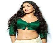 Does anyone want to share their navel kissing experiences in DM? from raveena negi hot romance navel kissing