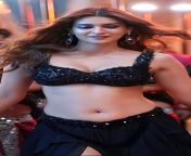 Kriti Sanon Hot Navel from rima kallingal hot navel show in d4