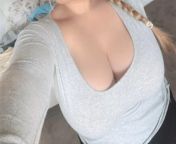 Yoga 🧘‍♀️ time 😀did a cute little braid on my hair to get it out of my face when I do my yoga poses 🤗 hope y’all have an awesome day 👄👄Muaw!! from yoga desafío challger cute teen
