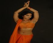 Anushka Shetty hot navel &amp; armpits show.... Mouth watering body from sangeetha shetty hot images