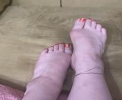 in need of a loser who wants to kiss the ground these feet walk on, buy me my next pedicure and you can pick out my color from the kid laroi feet