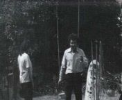 This photo was taken by Anne Marie West during a visit to her family in June 1987. The person on the left is Heather West, standing next to their dad Fred. A few days after Anne-Maries visit, Heather vanished and in 1994 she was found buried with Fred an from marie s infiltre nue