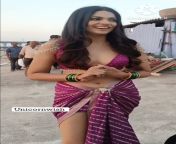 Pooja Sawant sexy figure - Navel and cleavage from nadbai bharatpur pooja kardam sexy