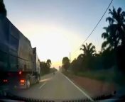Motorcyclist killed by overtaking car, near Parit Sulong, Malaysia from malaysia kat