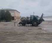 UA pov: Older video of a Russian soldier&#39;s body being transported in the backhoe of a Ukrainian tractor from pov sex video of big ass bhabhi mp4 bhabiscreenshot preview