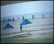 Turista alcanzada por un rayo muere en playa de Cartagena from turista sensual na tailÂndia