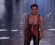 [Trends] Jack would also take to the talent show stage as a singer, but with an androgynous look to him, flamboyant, sexy. from boob show stage dance