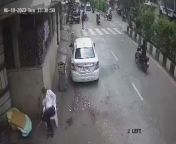 Pakistani man throws himself under bus from xxx chdaw pakistani saim sexvideo downiad c